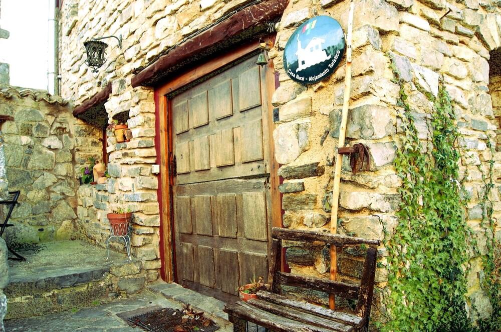 Casas de trevijano Cañon del rio leza jardin y barbacoa Soto en Cameros Exterior foto