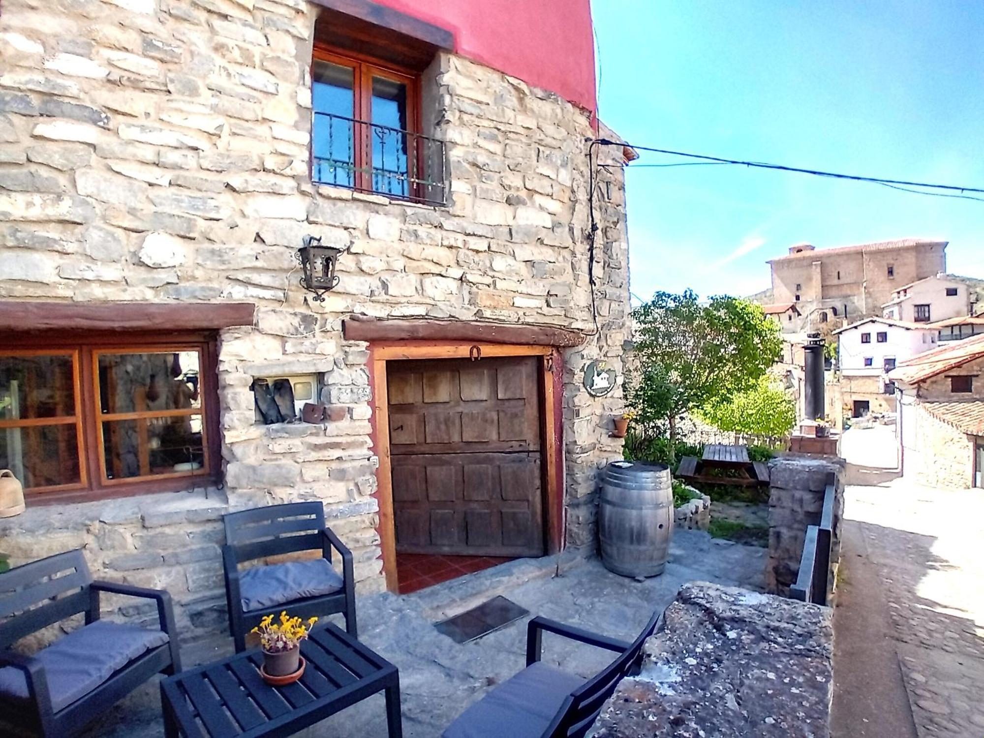 Casas de trevijano Cañon del rio leza jardin y barbacoa Soto en Cameros Exterior foto